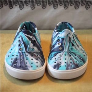 EUC Native shoes Miller Size C8 Marbled blue